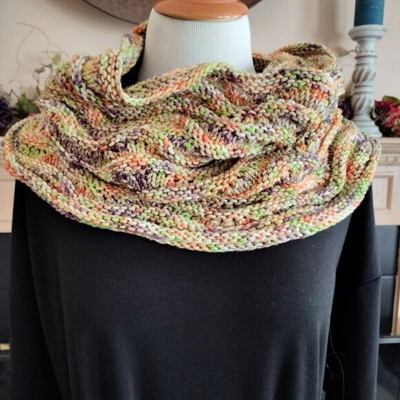 Luxury Merino Wool Hand Knit Cowl Scarf Pastel Multicolor Soft Ripple Textured - Picture 7 of 7